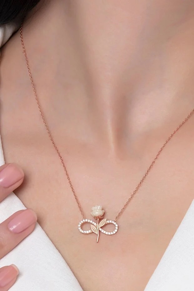 Collar «Infinity» de plata de ley 925 chapado en oro rosa con una rosa blanca y una piedra de circonita - Imagen 2