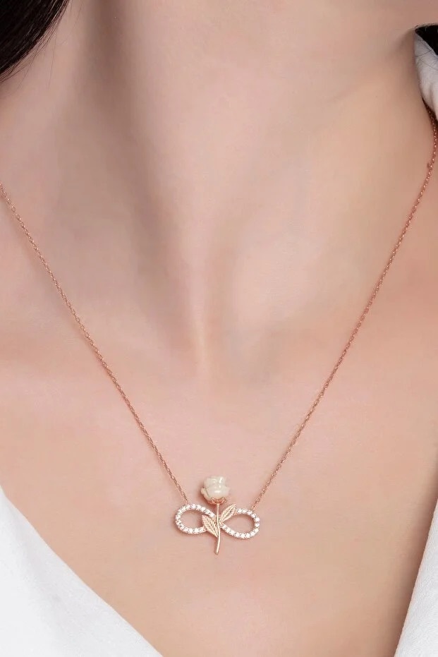 Collar «Infinity» de plata de ley 925 chapado en oro rosa con una rosa blanca y una piedra de circonita - Imagen 4