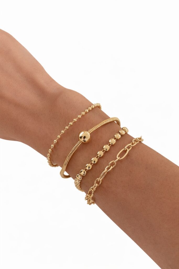 Set di Braccialetti Sportivi a Strati Regolabile Quattro Pezzi Impilabili Stile Casual Street Style Gioielli alla Moda Regalo per Lei