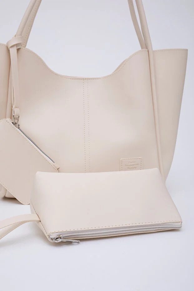 Bolso de mano y hombro para mujer SHK108 de cuero sintético color crema con cartera y bolsa de maquillaje - Imagen 4